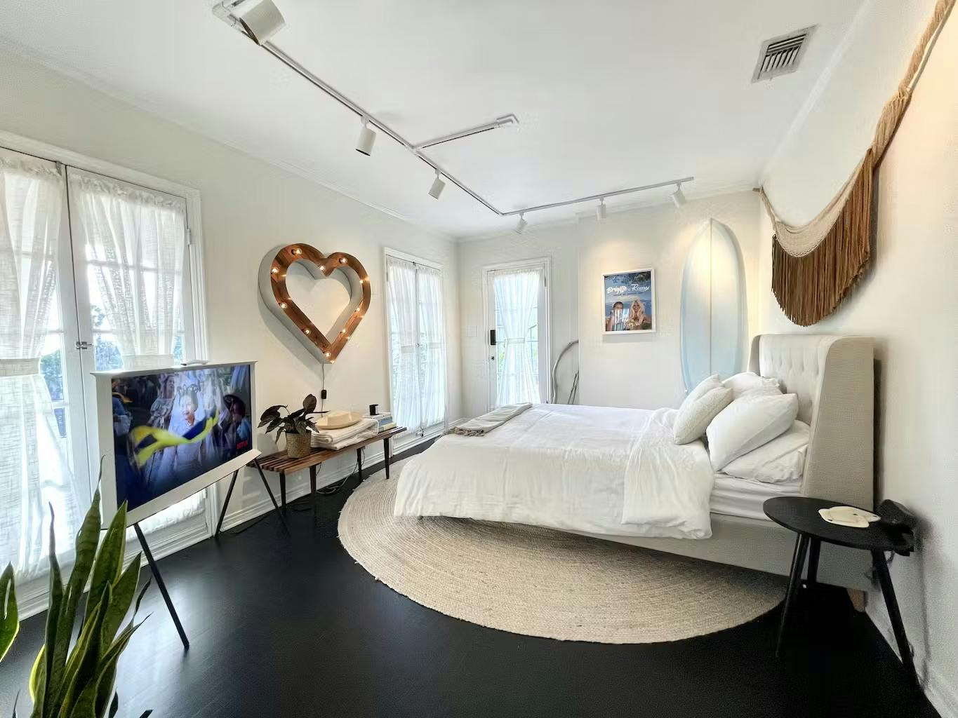 Beachwood Canyon/Hollywood Hills Private Standalone Guest Suite