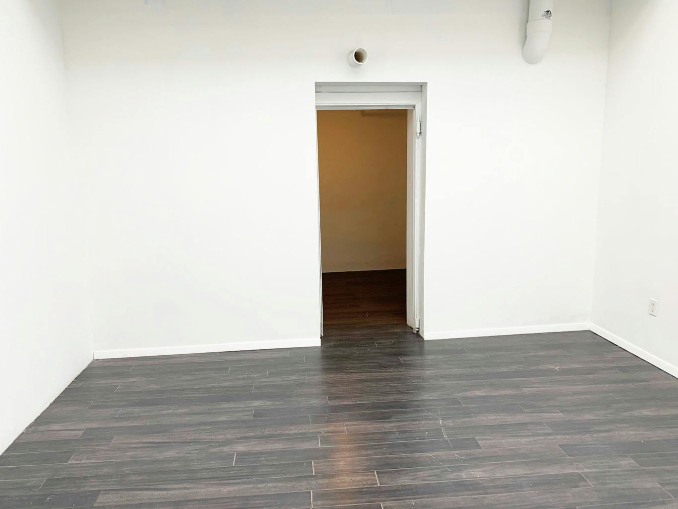 Beautiful artist studio, creative office for rent with an amazing