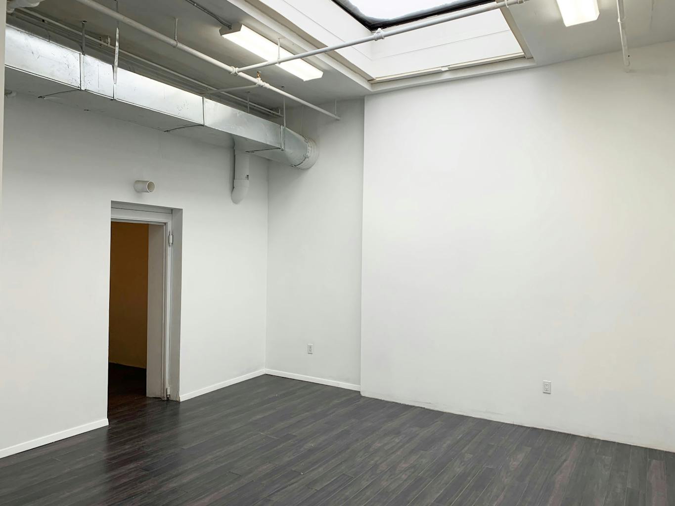 Beautiful artist studio, creative office for rent with an amazing