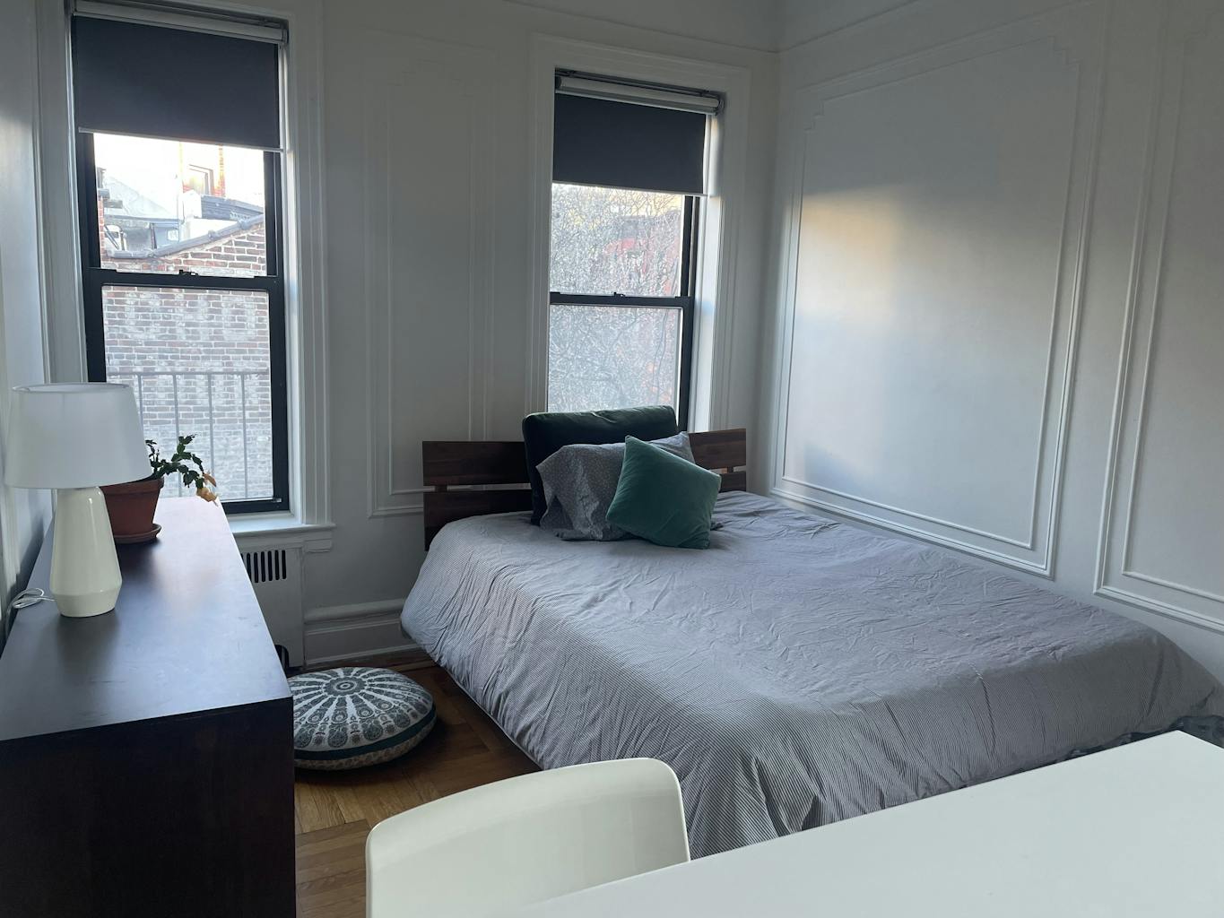 Weekend & Holidays Rental Lovely 1 BR brownstone apartment with office