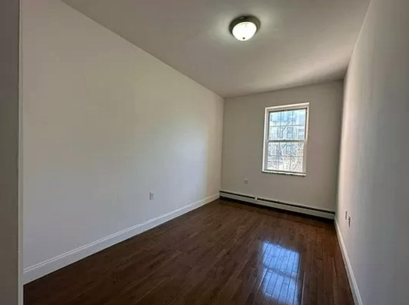 Great room in Astoria, Queens $1000 per month | Listings Project